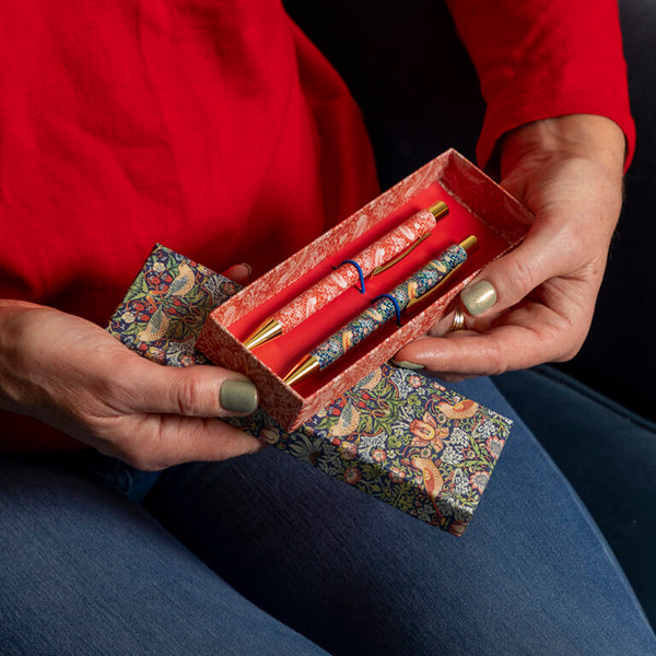 William Morris Strawberry Thief Pen Set