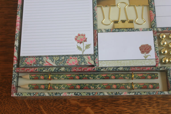 William Morris Cray Writing Gift Set: 12 Notecards, 2 Pens, Stationery Set