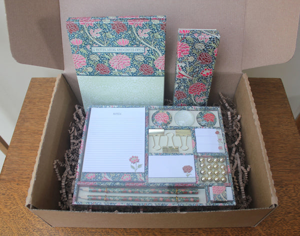 William Morris Cray Writing Gift Set: 12 Notecards, 2 Pens, Stationery Set