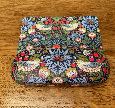 V & A William Morris Strawberry Thief Glasses Case