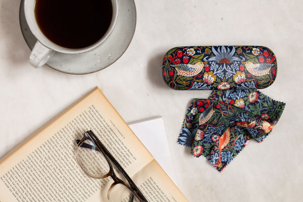 V & A William Morris Strawberry Thief Glasses Case