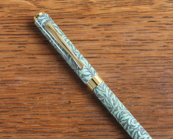 William Morris Willow Bough Stationery Set: Pen, 12 Notecards, Magnetic Shopping List