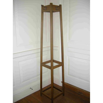 Elegant Mission style Arts & Crafts oak hat/coat/umbrella stand with 4 copper plated pegs.